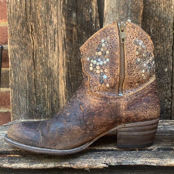 🤎🤍🖤Frye Deborah Studded Western Short Boots $598 Made in Spain 🇪🇸 - Picture 2 of 16